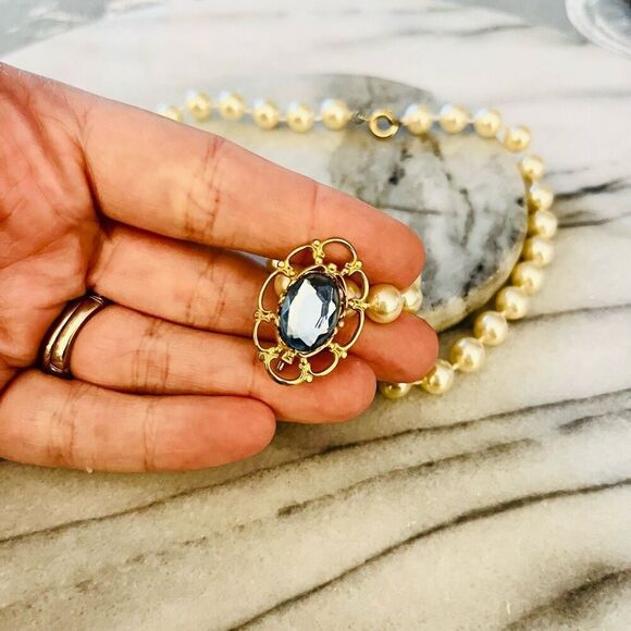 Vintage Crystal Pendant with Faux Pearl Necklace Blue Gold Toned Metal Cream - Picture 5 of 8